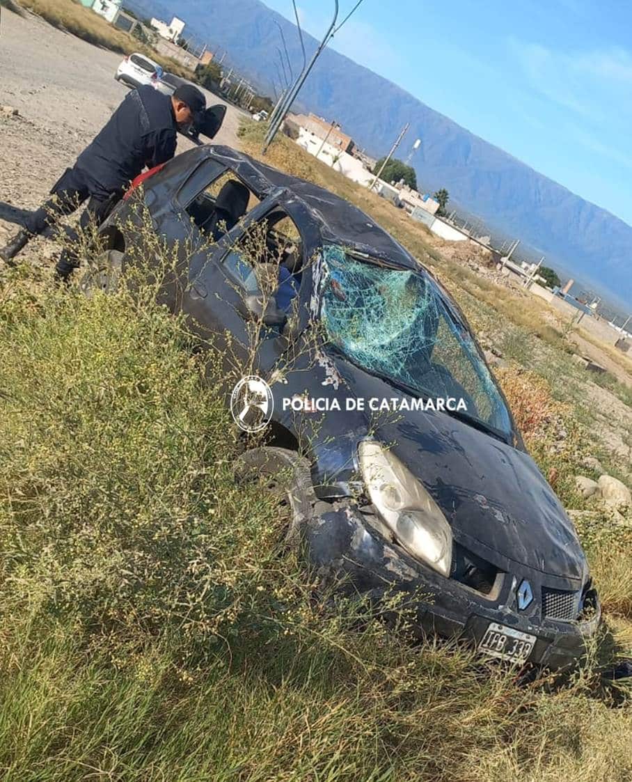 Violento vuelco de un automóvil en la Capital los ocupantes fueron