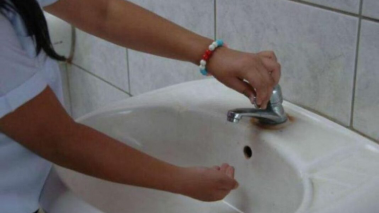 escuela falta de agua