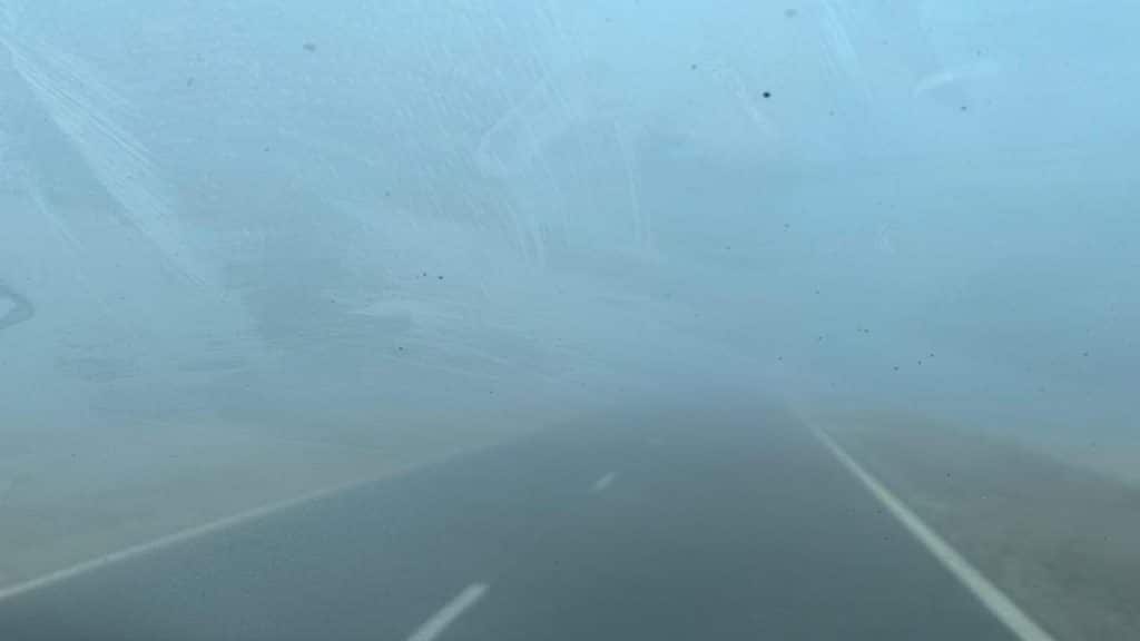 ruta con niebla
