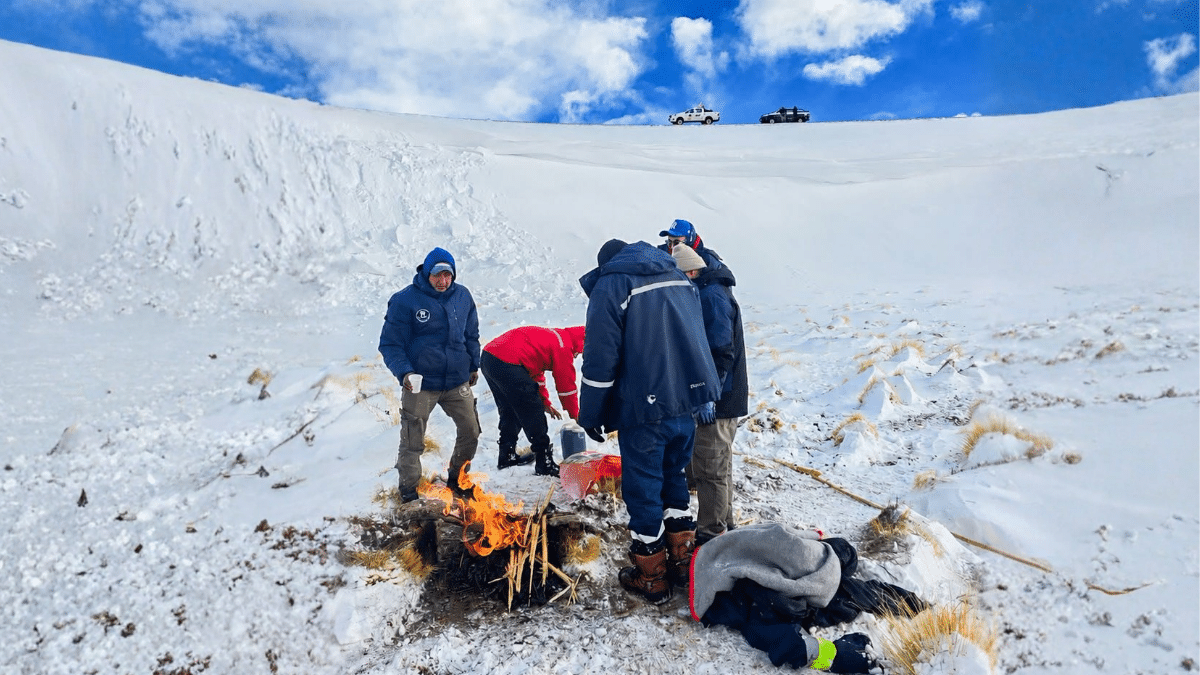 Sobrevivió casi 100 horas en la nieve: el dramático relato de la esposa del minero rescatado en la Puna